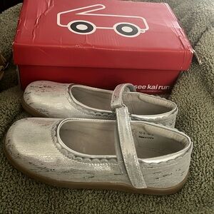 NEW See Kai Run girls Mary Jane dress shoes 2.5